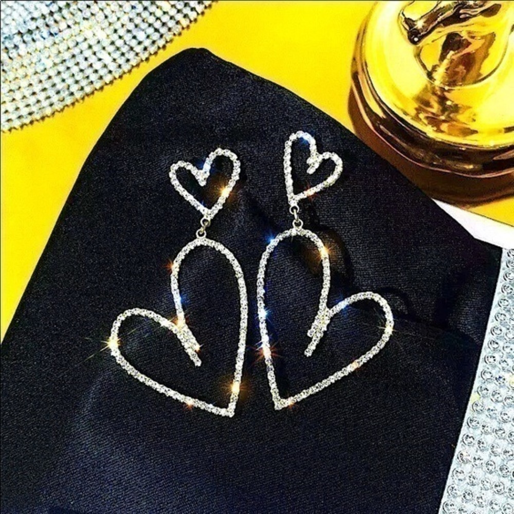 NWT Rhinestone heart ❤️ dangle stud earring’s